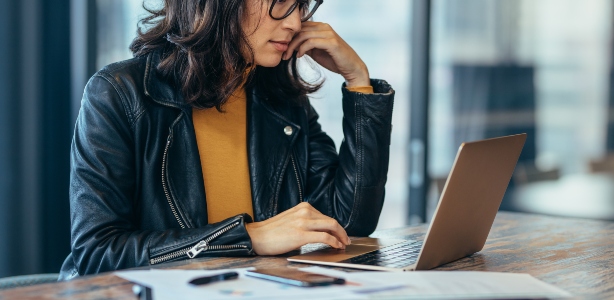 Woman managing her credit report online